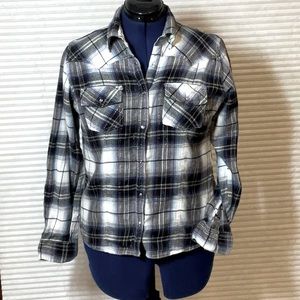 See video,Plaid w/Pink metallic thread & pink rhinestone snaps. Chest pockets. L